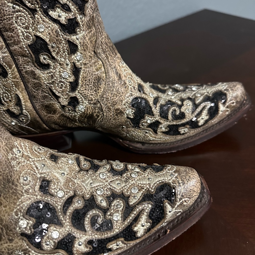 Corral Black and Tan Embroidered Boots - Picture 10 of 11